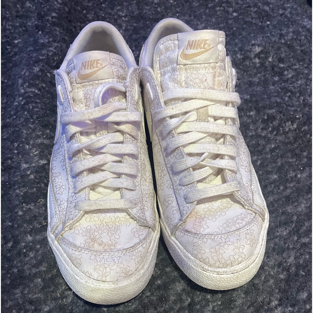 Nike floral low top blazers